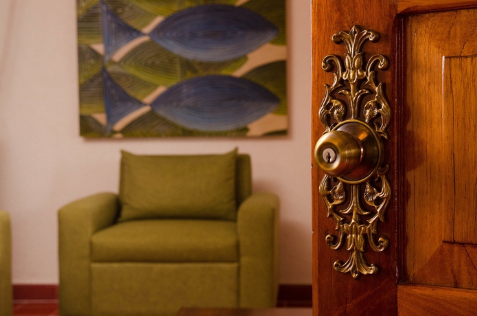 Imagen de la habitación del Hotel Suites Colonial. Foto 8