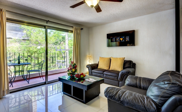 Imagen de los interiores del Hotel Suites Corazon. Foto 15