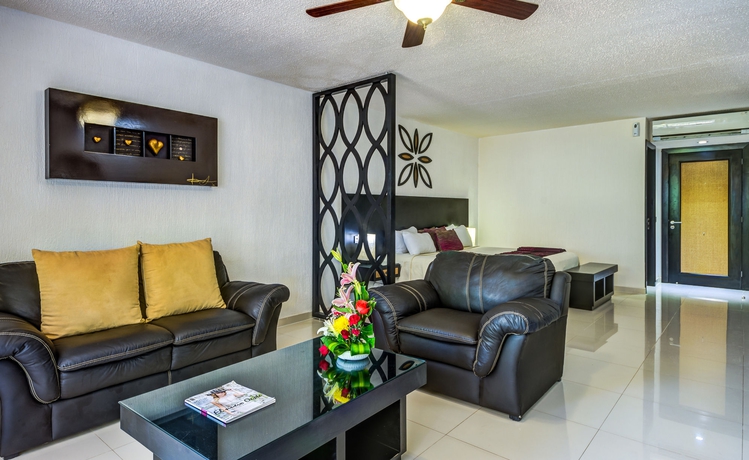 Imagen de los interiores del Hotel Suites Corazon. Foto 16