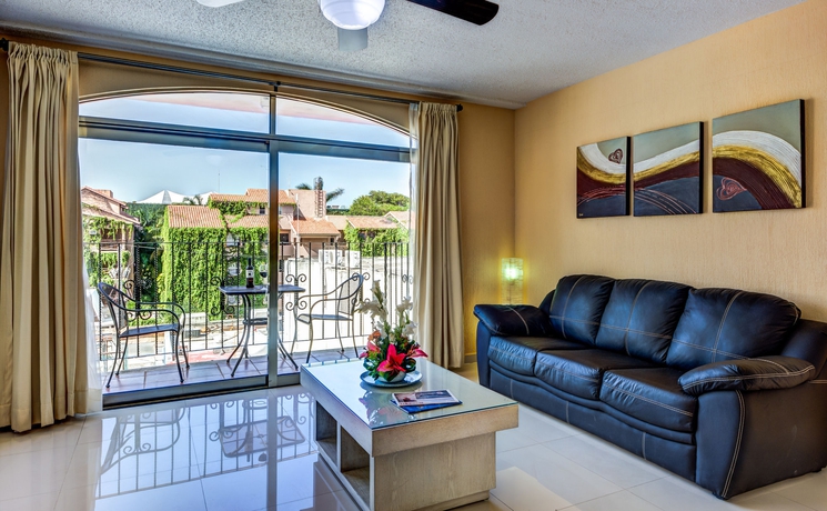 Imagen de la habitación del Hotel Suites Corazon. Foto 12