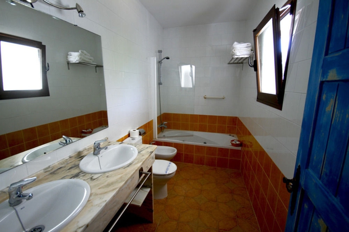 Imagen de la habitación del Hotel Suites Cortijo Fontanilla. Foto 3