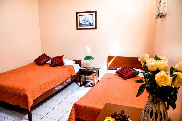 Imagen de la habitación del Hotel Suites Costa de Oro. Foto 12