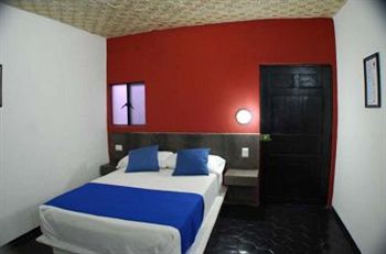 Imagen de la habitación del Hotel Suites Dali. Foto 4