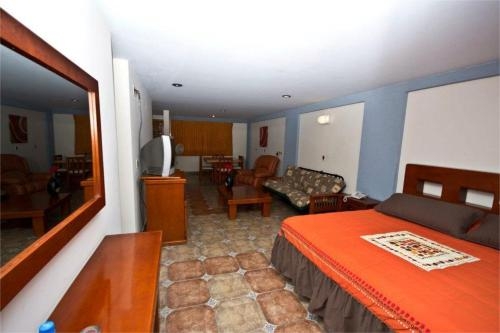 Imagen de la habitación del Hotel Suites De Reyes. Foto 6