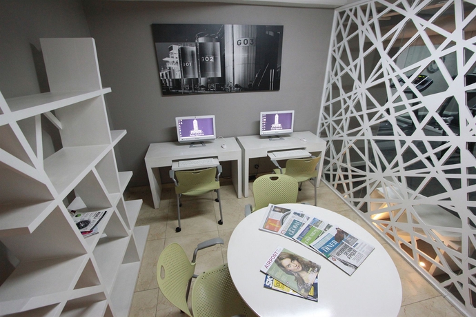 Imagen de los interiores del Hotel Suites Del Angel. Foto 10