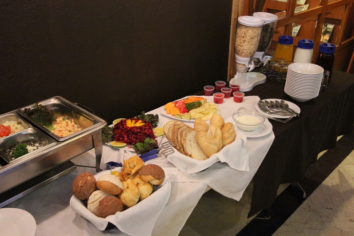 Imagen del bar/restaurante del Hotel Suites Del Angel. Foto 3