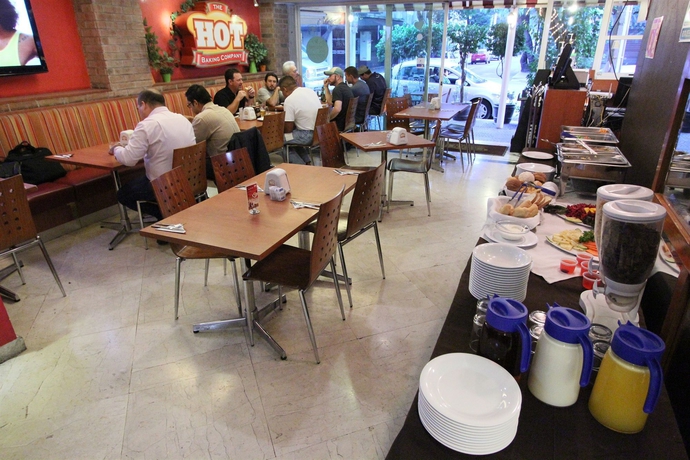 Imagen del bar/restaurante del Hotel Suites Del Angel. Foto 4