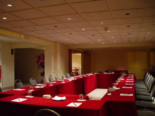 Imagen de los interiores del Hotel Suites Del Bosque. Foto 13