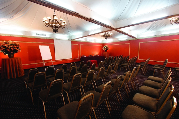 Imagen de los interiores del Hotel Suites Del Bosque. Foto 14