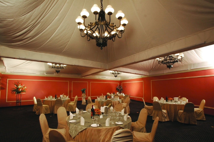 Imagen de los interiores del Hotel Suites Del Bosque. Foto 15