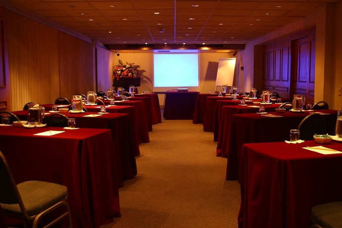 Imagen de los interiores del Hotel Suites Del Bosque. Foto 16