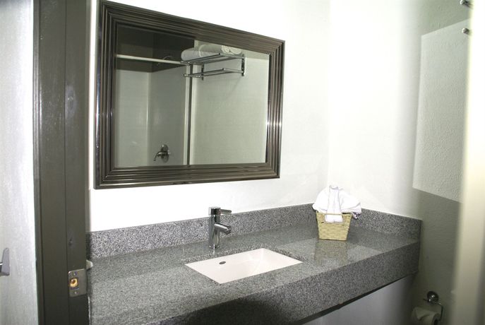 Imagen de los interiores del Hotel Suites Dioh. Foto 10