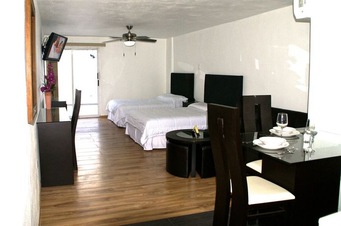 Imagen de los exteriores del Hotel Suites Dioh. Foto 9