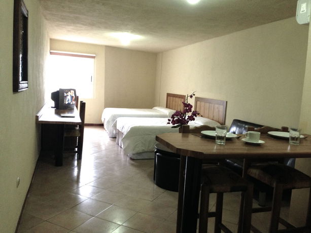 Imagen de los interiores del Hotel Suites Dioh. Foto 12