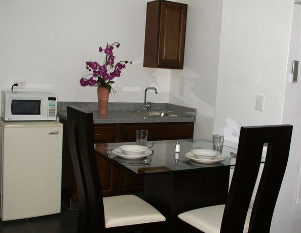 Imagen de la habitación del Hotel Suites Dioh. Foto 7