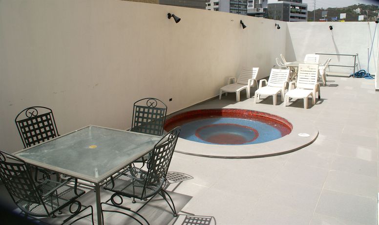 Imagen de los interiores del Hotel Suites Dioh. Foto 13