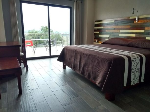 Imagen de la habitación del Hotel Suites Don Miguel. Foto 7