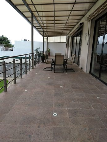 Imagen de los exteriores del Hotel Suites Don Miguel. Foto 10