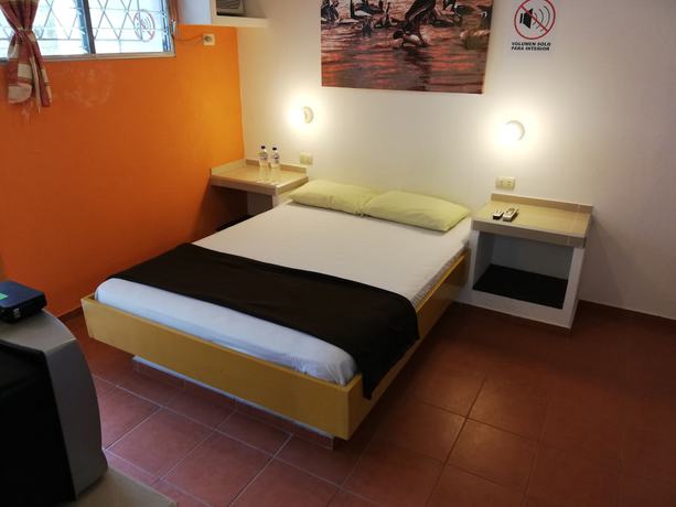 Imagen de la habitación del Hotel Suites El Mirador. Foto 2