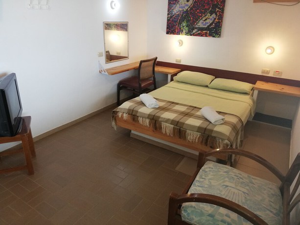 Imagen de la habitación del Hotel Suites El Mirador. Foto 13