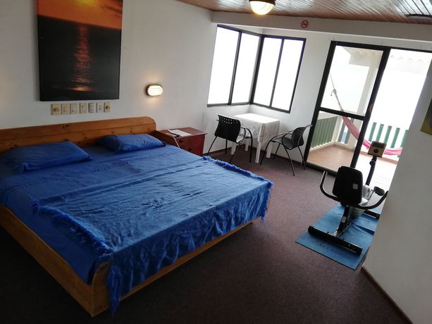 Imagen de la habitación del Hotel Suites El Mirador. Foto 14