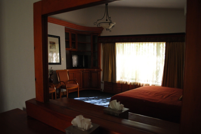 Imagen de la habitación del Hotel Suites El Paseo. Foto 5