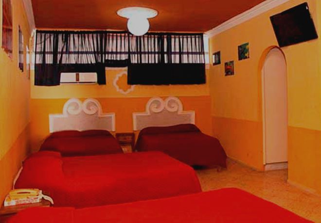 Imagen de la habitación del Hotel Suites Elia Noemi. Foto 2