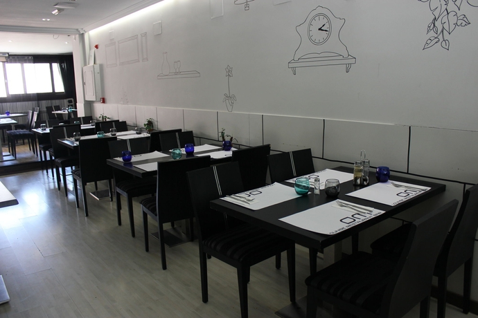 Imagen del bar/restaurante del Hotel Suites Feria Madrid. Foto 3