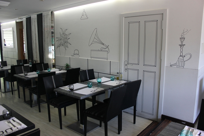 Imagen del bar/restaurante del Hotel Suites Feria Madrid. Foto 4