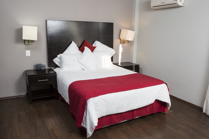 Imagen de la habitación del Hotel Suites Ganges. Foto 9