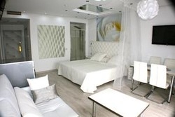 Imagen de la habitación del Hotel Suites In Marbella. Foto 3