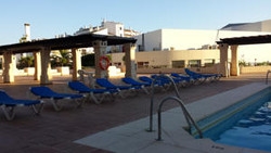 Imagen de la piscina del Hotel Suites In Marbella. Foto 6