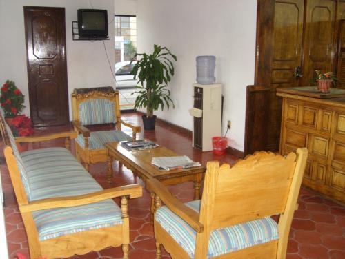 Imagen de los interiores del Hotel Suites Internacional. Foto 4