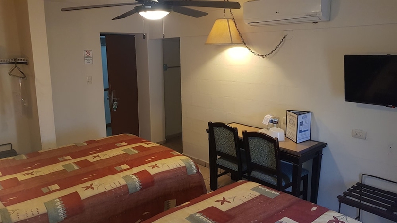 Imagen de la habitación del Hotel Suites Kino. Foto 7