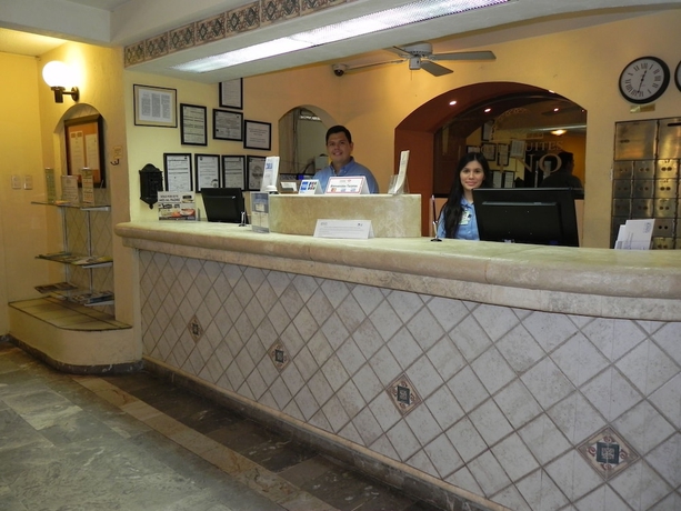 Imagen de los interiores del Hotel Suites Kino. Foto 18