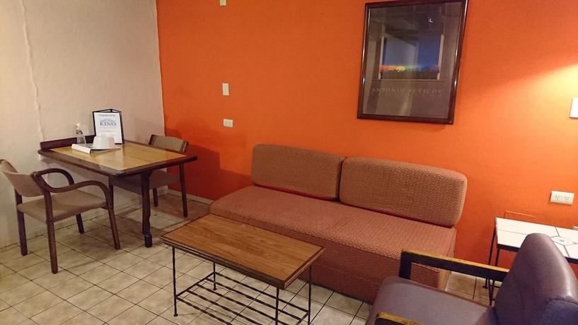 Imagen de la habitación del Hotel Suites Kino. Foto 9