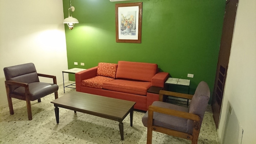 Imagen de la habitación del Hotel Suites Kino. Foto 10