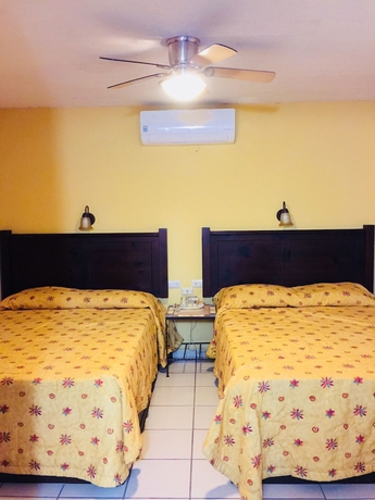 Imagen de la habitación del Hotel Suites Kino. Foto 13