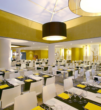 Imagen del bar/restaurante del Hotel Suites Kris Aeropuerto. Foto 2