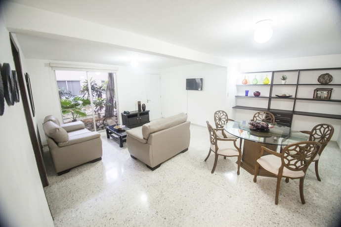 Imagen del bar/restaurante del Hotel Suites La Fragua. Foto 3