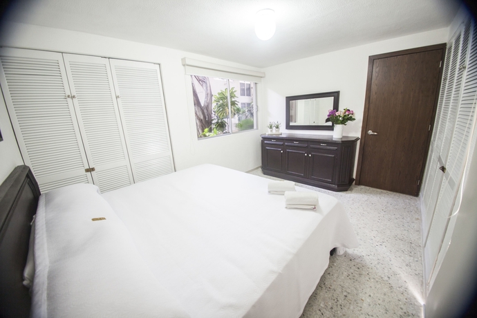 Imagen de la habitación del Hotel Suites La Fragua. Foto 12