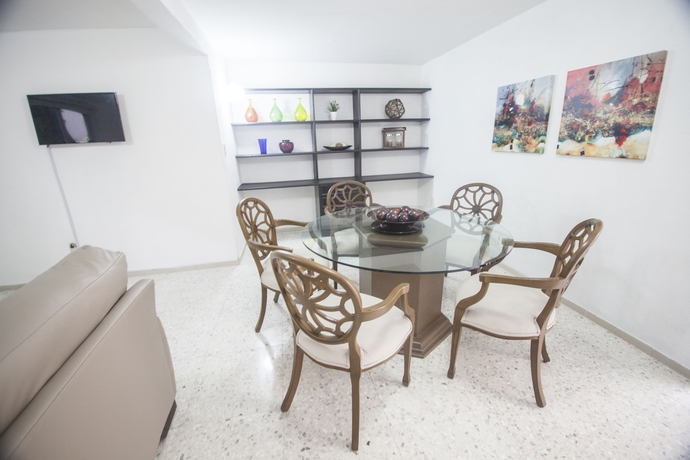 Imagen de la habitación del Hotel Suites La Fragua. Foto 13