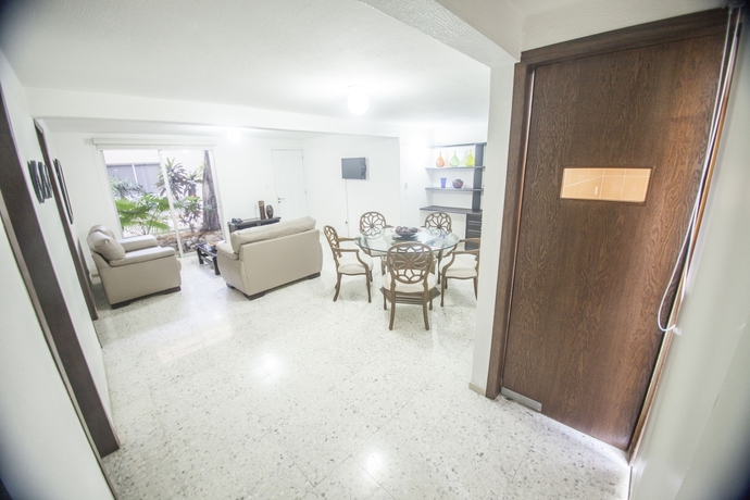 Imagen de la habitación del Hotel Suites La Fragua. Foto 14