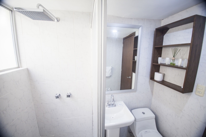 Imagen de la habitación del Hotel Suites La Fragua. Foto 15