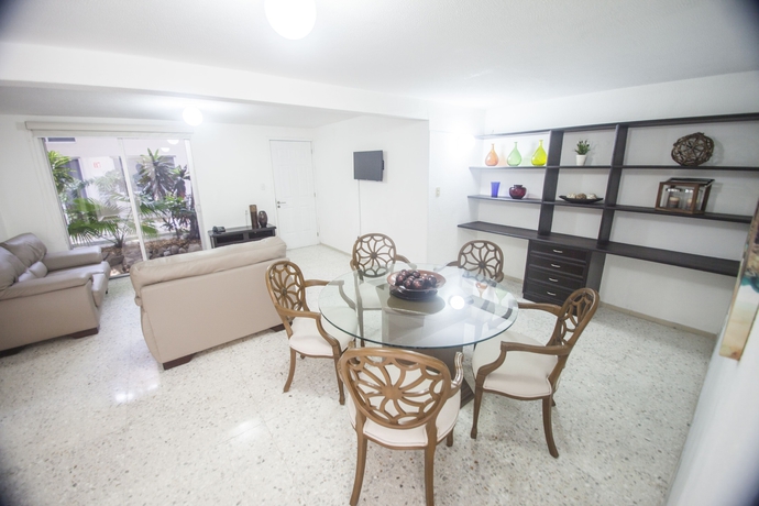 Imagen del bar/restaurante del Hotel Suites La Fragua. Foto 5