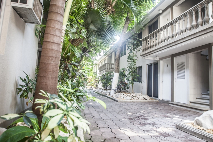 Imagen de los exteriores del Hotel Suites La Fragua. Foto 17