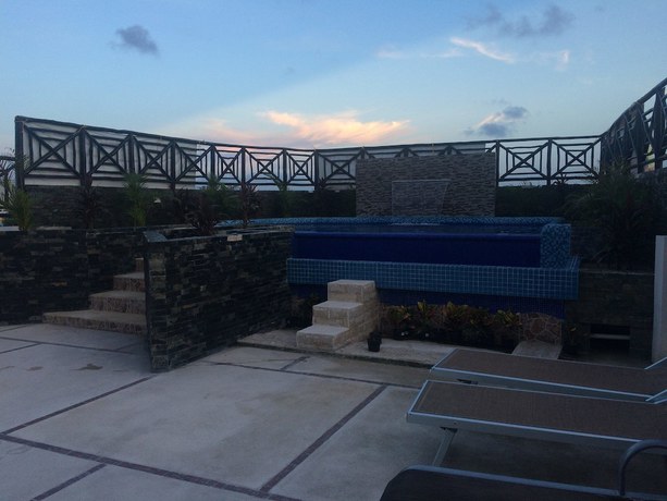 Imagen de los exteriores del Hotel Suites La Roca. Foto 6