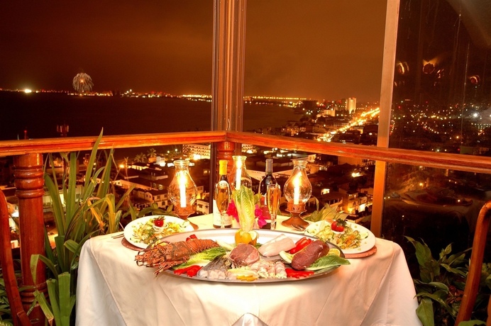 Imagen del bar/restaurante del Hotel Suites La Siesta. Foto 5