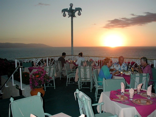 Imagen del bar/restaurante del Hotel Suites La Siesta. Foto 7