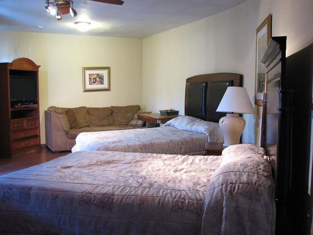 Imagen de la habitación del Hotel Suites Las Misiones. Foto 7